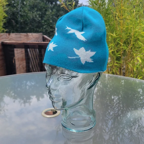 Volcom Unisex Beanie Hat with Teal Maple Leaf design. GOOD CONDITION - Picture 3 of 10